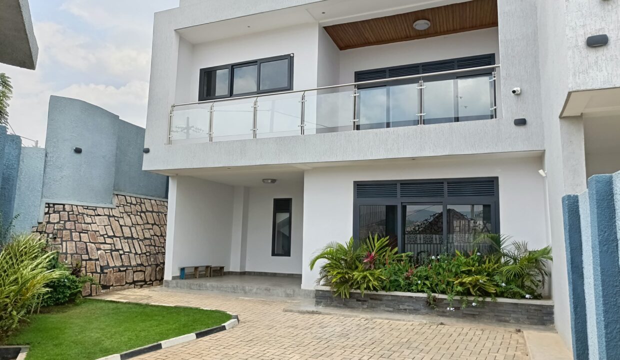 WhatsApp Image 2025-08-13 at 21.34.03_296f37c5