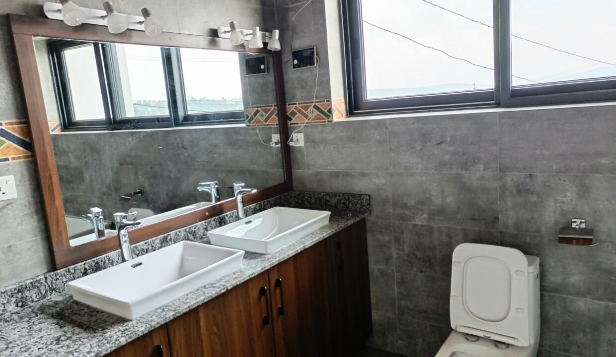 WhatsApp Image 2025-08-13 at 21.34.07_c35ff20a