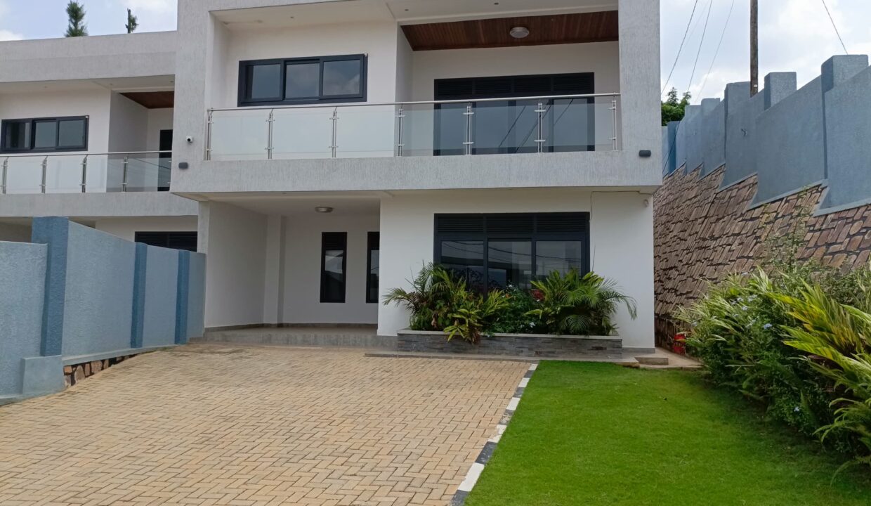 WhatsApp Image 2025-08-13 at 21.34.11_eaae7144